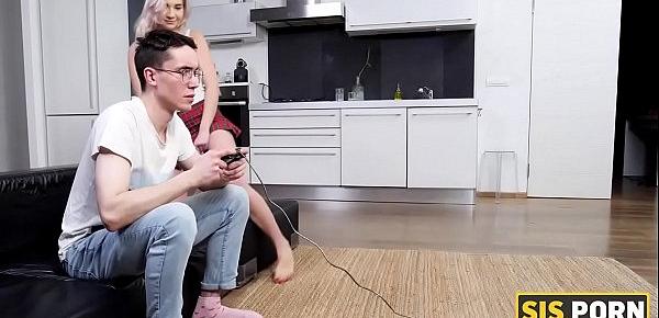  SIS.PORN. Science geek stops playing a video game to fuck stepsister